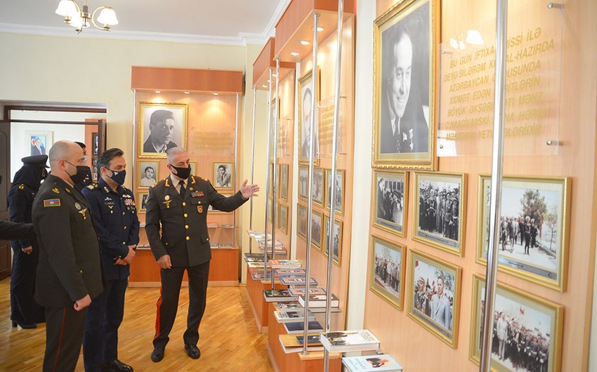 Пакистанский маршал посетил военно-учебные заведения Азербайджана