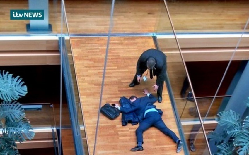 СМИ: Депутат выпал из окна Европарламента после пощёчины от коллеги