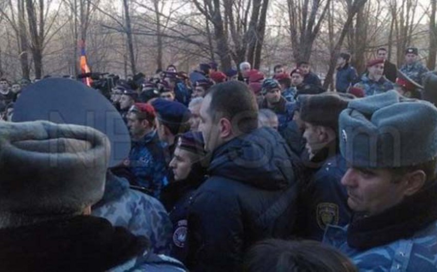 ​Полиция Армении: У некоторых участников протеста в Ереване есть взрывчатка