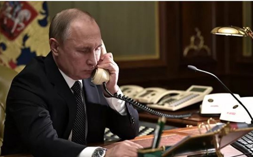 Putinlə Merkel arasında telefon danışığı olub