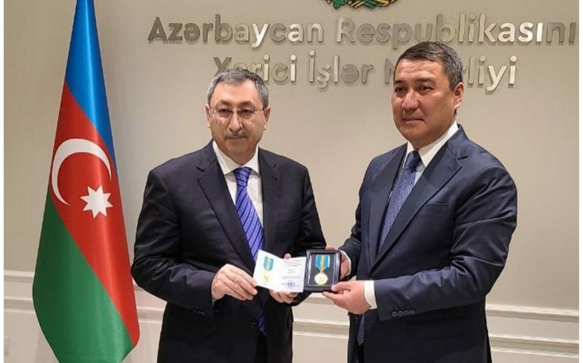 Замминистру Азербайджана вручили медаль за вклад в развитие отношений с Казахстаном