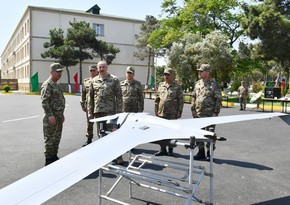 Верховному главнокомандующему продемонстрировали имеющиеся в арсенале азербайджанской армии ударные дроны и БПЛА