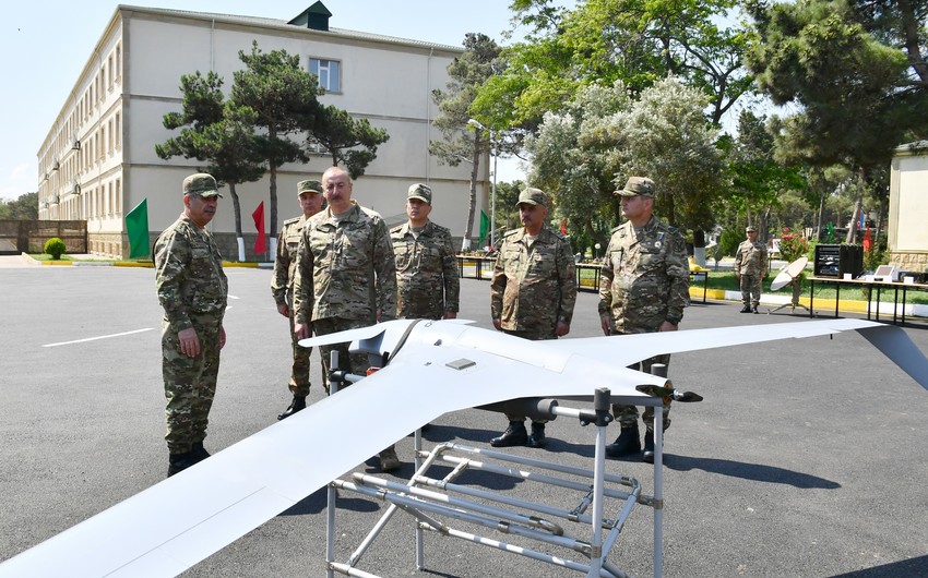 Azərbaycan Ordusunun arsenalındakı zərbə dronları və PUA-lar Ali Baş Komandana nümayiş etdirilib