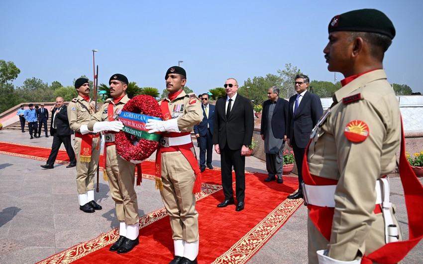 President Ilham Aliyev visits national monument in Islamabad