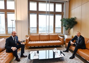 Президент Азербайджана и глава Евросовета обменялись мнениями о трехсторонней встрече