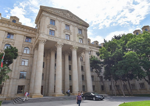 МИД: Граждане Азербайджана смогут выехать из Украины в Венгрию