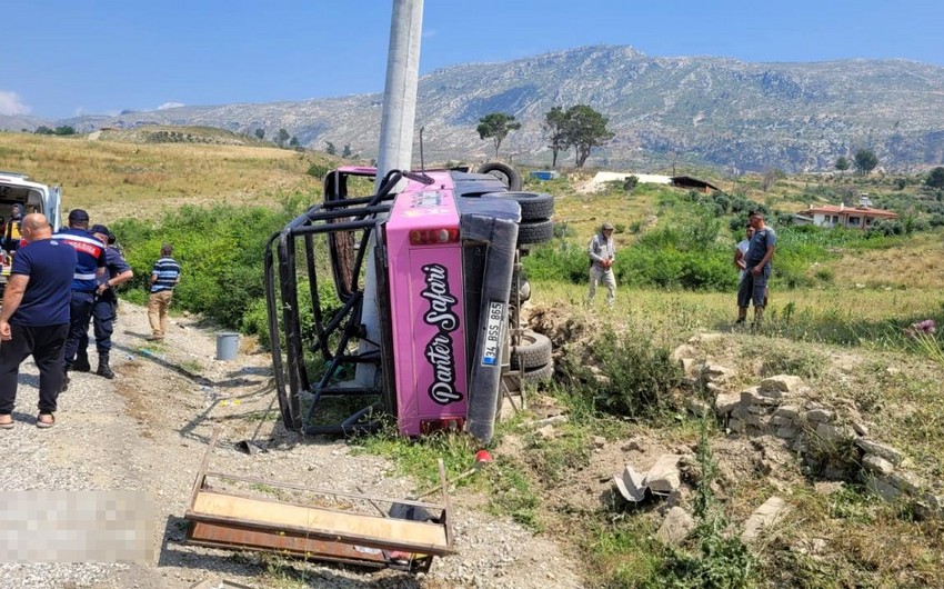 В турецкой провинции Анталья столкнулись два джипа для сафари, есть пострадавшие 