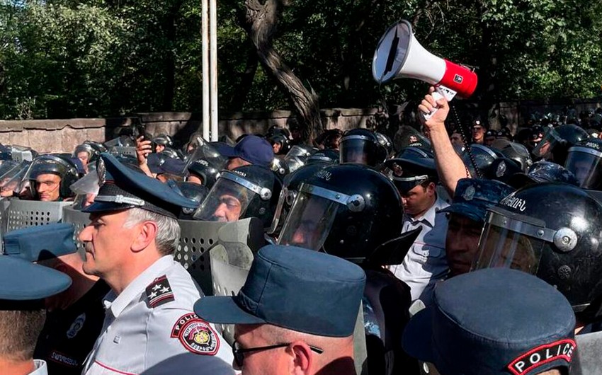 Armenian interior ministry urges protesters to avoid clashes