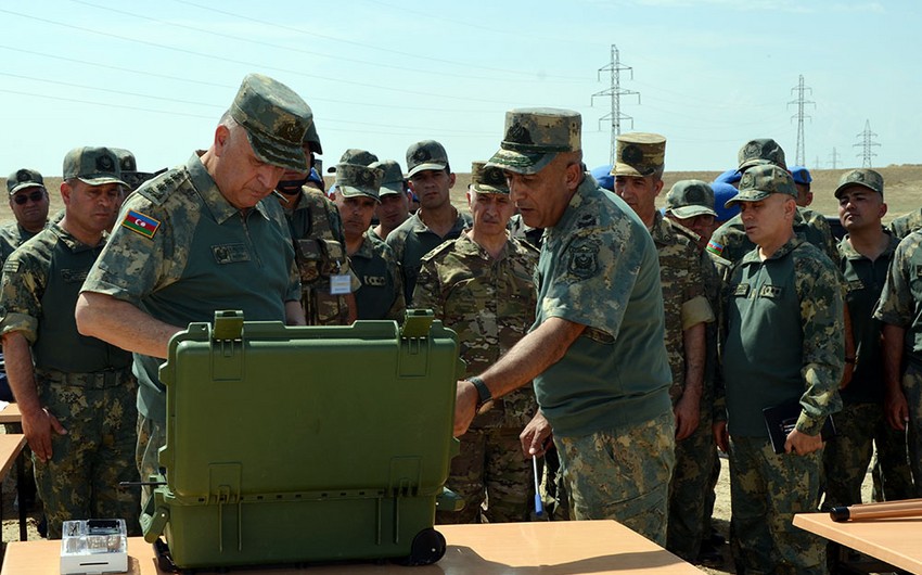 Azerbaijani Chief of General Staff watches tactical-special exercise of engineering units