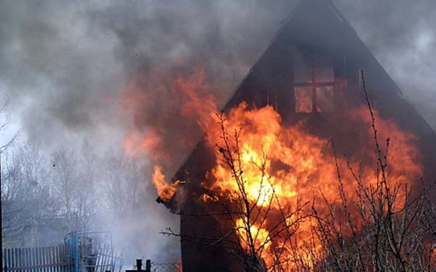 Житель Баку заживо сгорел в своем доме