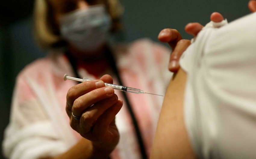 France to mandate revaccination from mid-January 2022