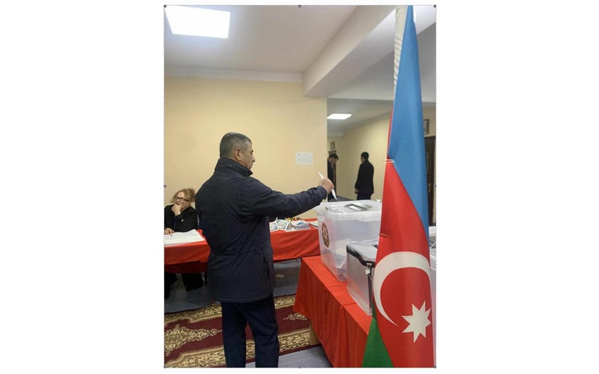 Azerbaijan's defense minister votes in presidential elections