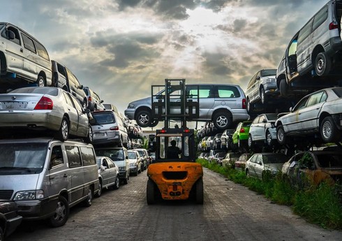 В Азербайджане автомобили перед утилизацией будут сняты с госучета