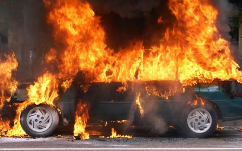 В Абшероне сгорел Mercedes