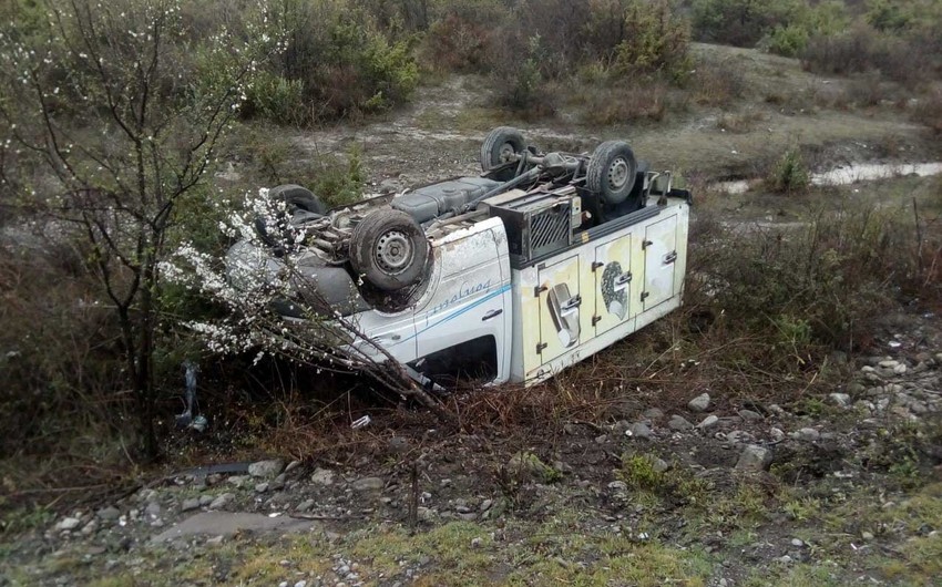 Oğuzda yol qəzası baş verib, xəsarət alan var