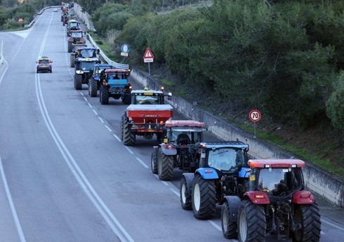 В Италии аграрии блокировали центральную автостраду на два часа