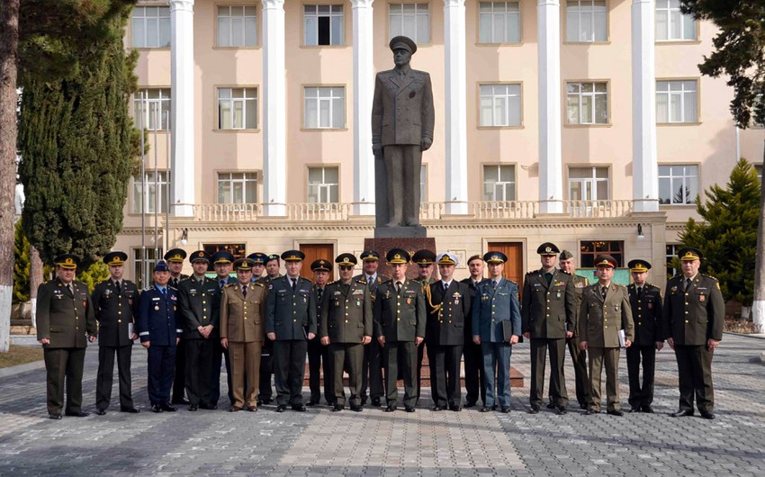 Военные атташе зарубежных стран посетили Азербайджанское высшее военное училище имени Гейдара Алиева
