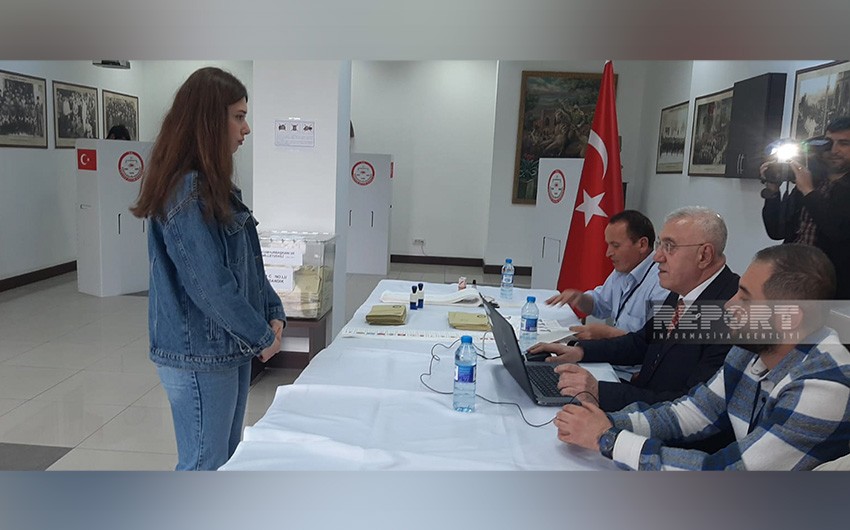 В Генконсульстве Турции в Гяндже в голосовании приняли участие около 1 тыс. избирателей