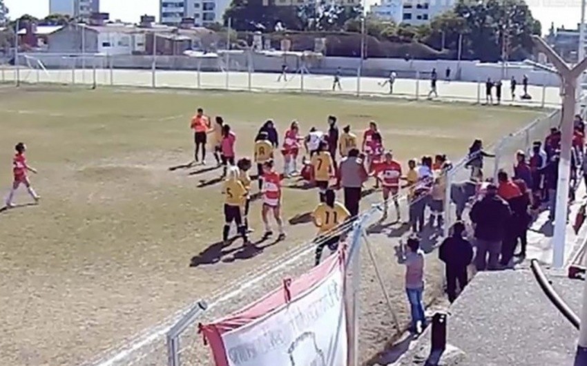 В Аргентине женские команды устроили массовую драку из-за пенальти - ВИДЕО
