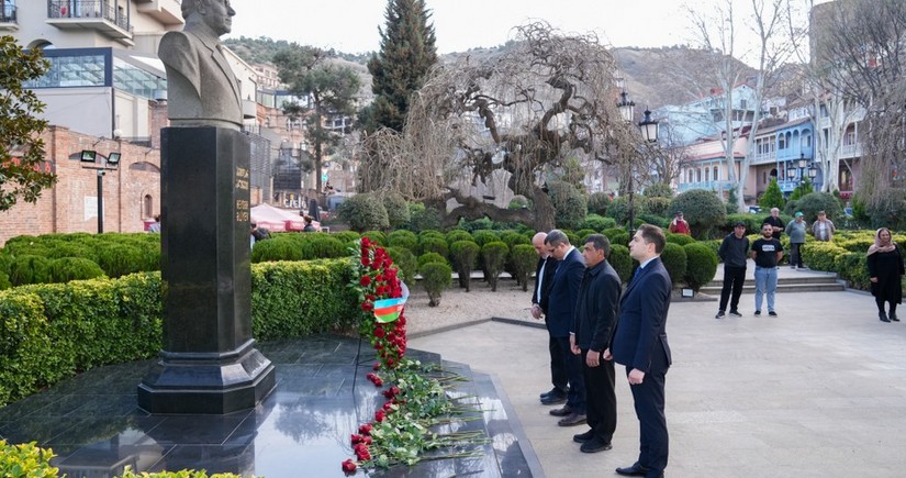 Tbilisidə Ulu Öndər Heydər Əliyevin abidəsi ziyarət edilib
