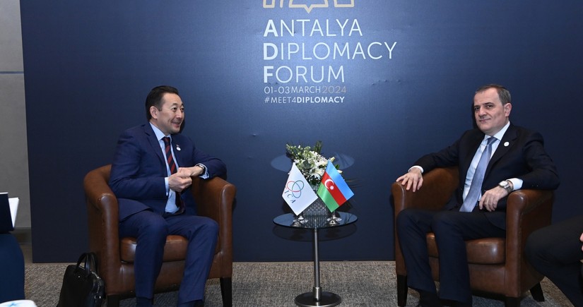 Jeyhun Bayramov meets with CICA Secretary General