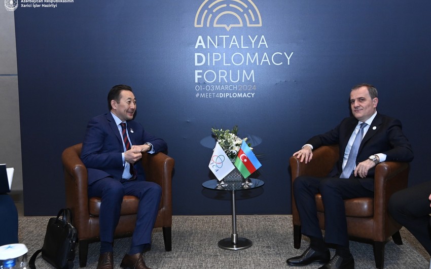 Джейхун Байрамов обсудил с Генеральным секретарем СВМДА перспективы сотрудничества