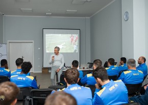 Frank De Blekere Kəpəzin futbolçuları ilə görüşüb