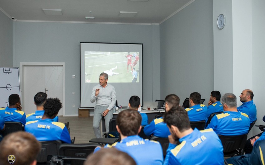 Frank De Blekere Kəpəzin futbolçuları ilə görüşüb