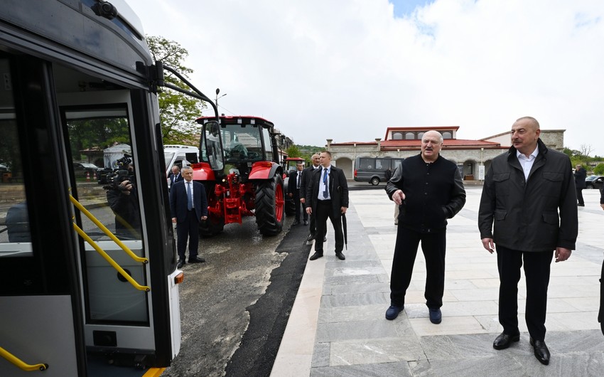 Ilham Aliyev and Aleksandr Lukashenko view bus jointly manufactured by Azerbaijan and Belarus, as well as tractors presented by Belarusian President