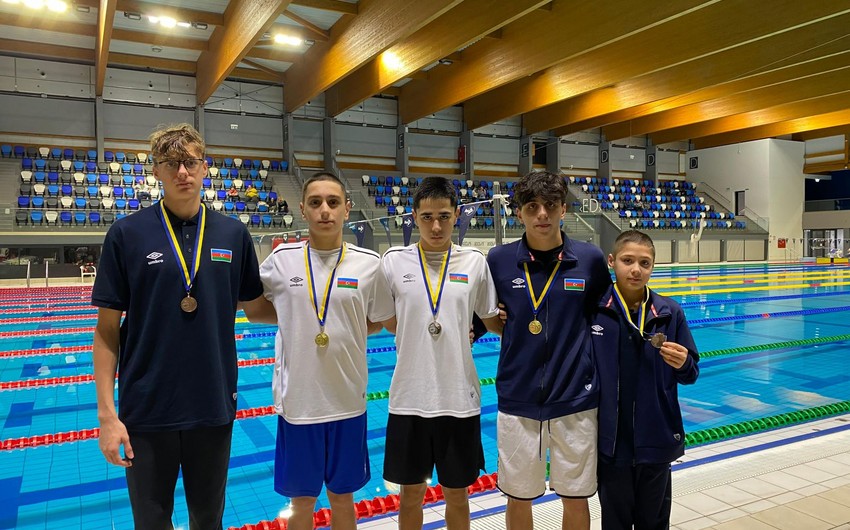 Azerbaijani swimmers claim 1 silver and 4 gold medals in international tournament