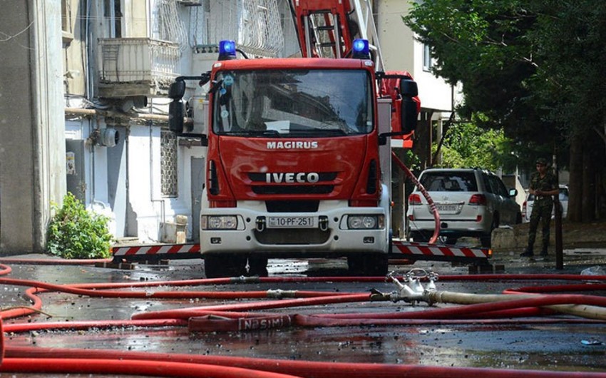 Пожар в жилом здании в Баку, пострадали 2 человека
