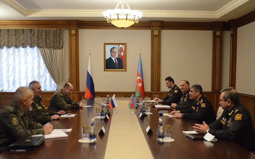 Министр обороны Азербайджана принял нового командующего российскими миротворцами
