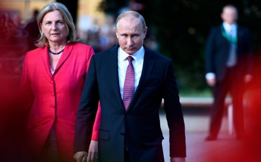 Главу МИД Австрии призвали уйти в отставку из-за приглашения Путина на свадьбу