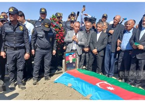 В Нахчыване похоронен погибший в ДТП сержант полиции Алескер Аскеров