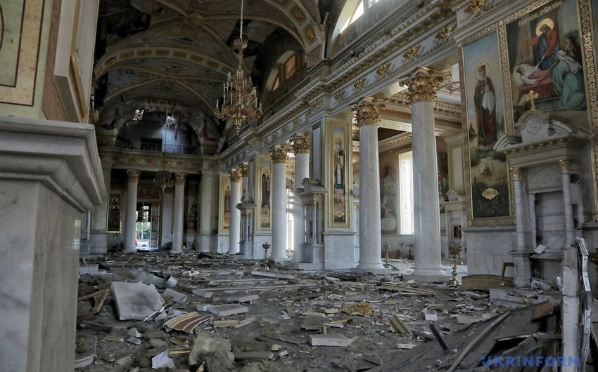 Rusiya ordusunun Odessanı bombalaması nəticəsində kafedral kilsə dağılıb