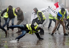 French expert: What happened in Paris put the country into difficult situation