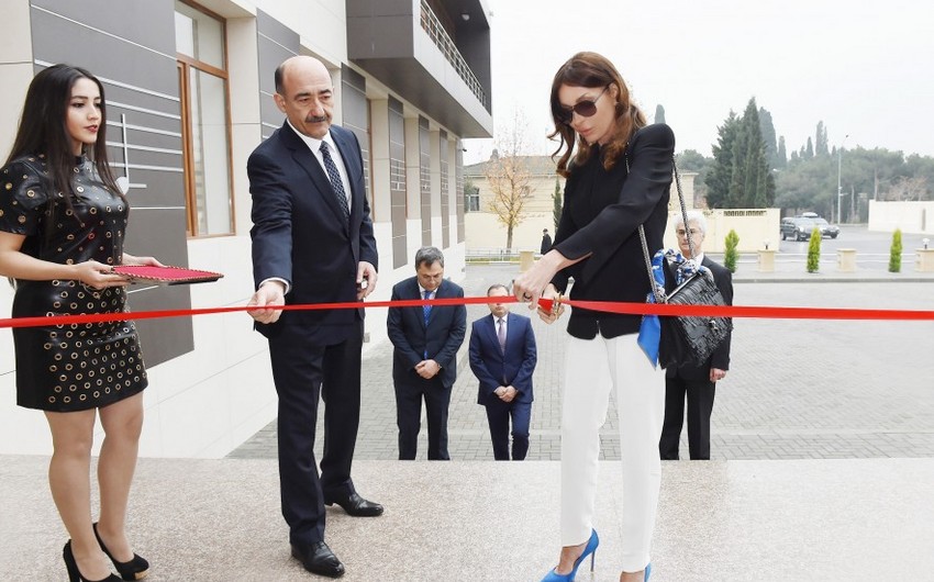 Mehriban Əliyeva Rostropoviçlər adına Musiqi Məktəbinin yeni binasının açılışında iştirak edib