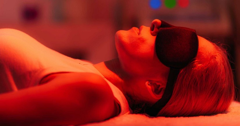 Scientists say light therapy can improve brain function at molecular level