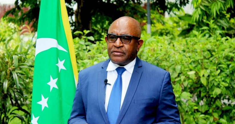 Comoros president survives knife attack