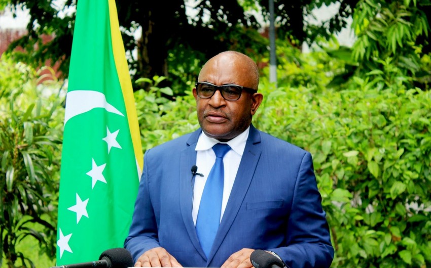 Comoros president survives knife attack