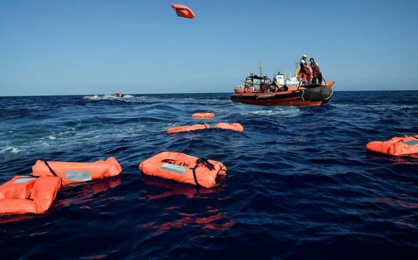 При крушении судов у берегов Туниса погибли не менее 12 человек