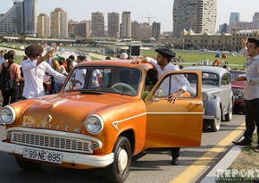 В Баку состоялись пробег и выставка классических автомобилей - ФОТОРЕПОРТАЖ