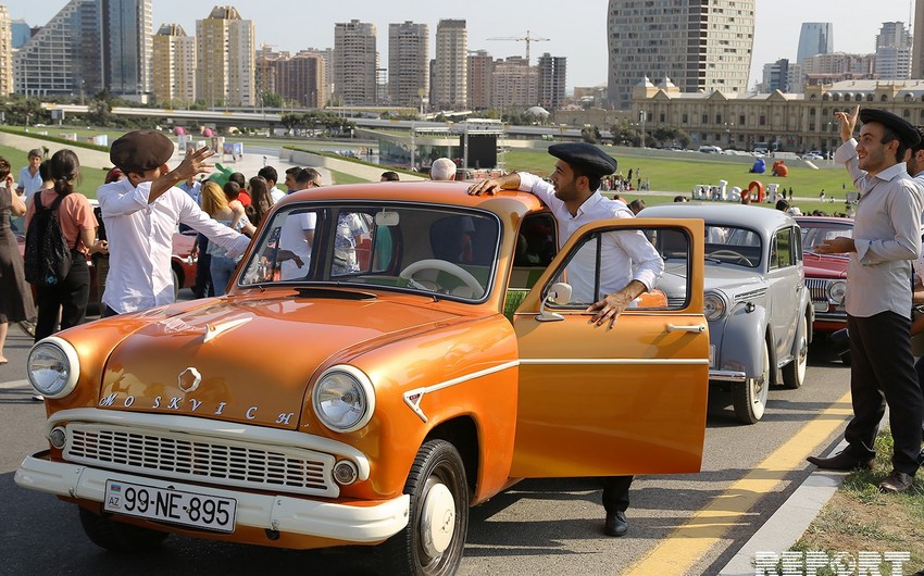В Баку состоялись пробег и выставка классических автомобилей - ФОТОРЕПОРТАЖ