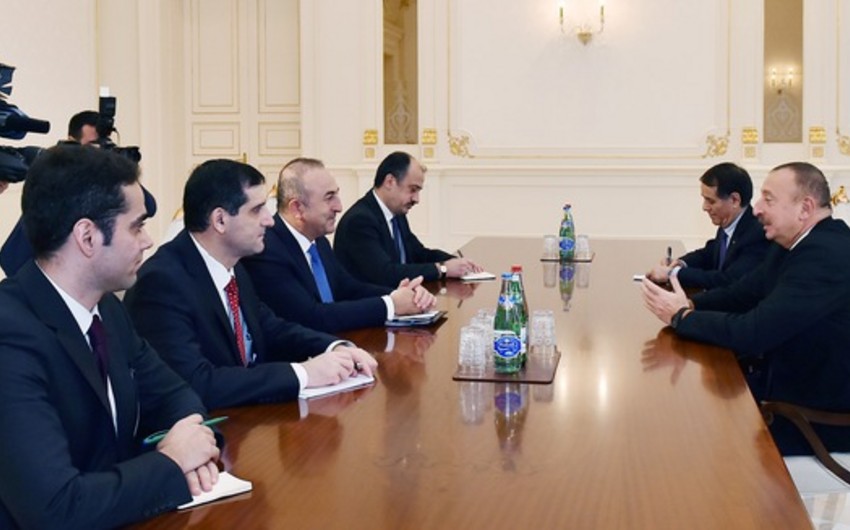 Президент Азербайджана принял министра иностранных дел Турции - ФОТО