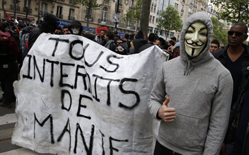 СМИ: Число участников протестов в Париже составило до 55 тысяч человек