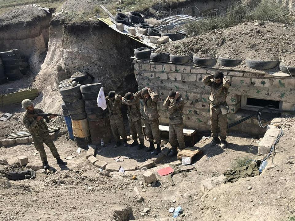 Azərbaycan Ordusu düşmənin bir qrup hərbi qulluqçusunu əsir götürdü