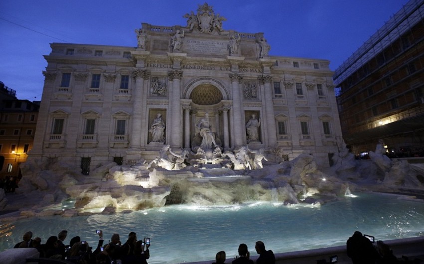 ​Римский фонтан Треви открылся после реставрации