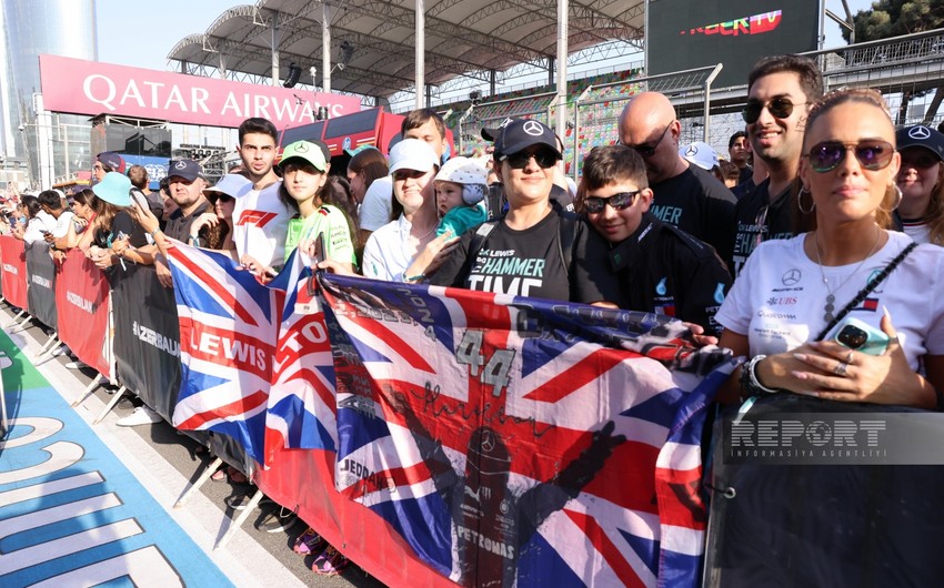 Formula 1: Pit lane walk organized for fans before Azerbaijan Grand Prix