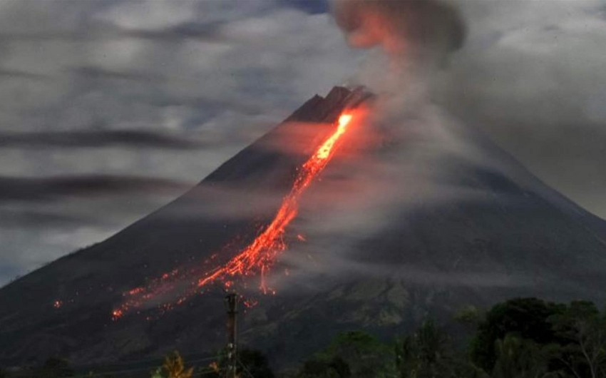 Mount Ibu erupts in eastern Indonesia