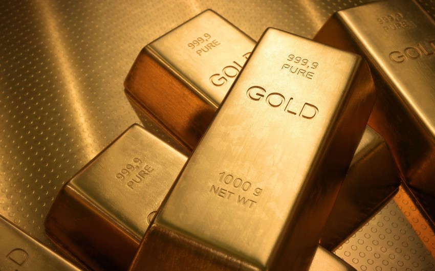 Золото незначительно подорожало на снижении доходности гособлигаций США